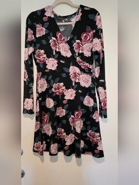 SO Black Long-Sleeve Floral Wrap Dress with Pink Roses Size Large